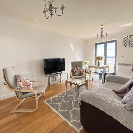 Beach Front Apt With Stunning Sea View Swansea Zewnętrze zdjęcie