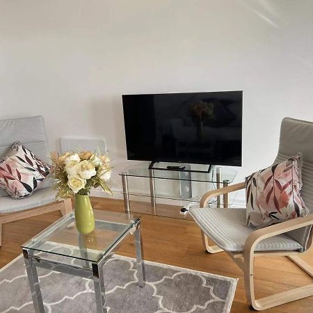 Beach Front Apt With Stunning Sea View Swansea Zewnętrze zdjęcie