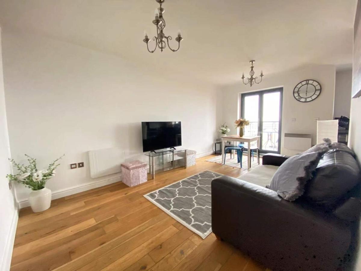 Beach Front Apt With Stunning Sea View Swansea Zewnętrze zdjęcie