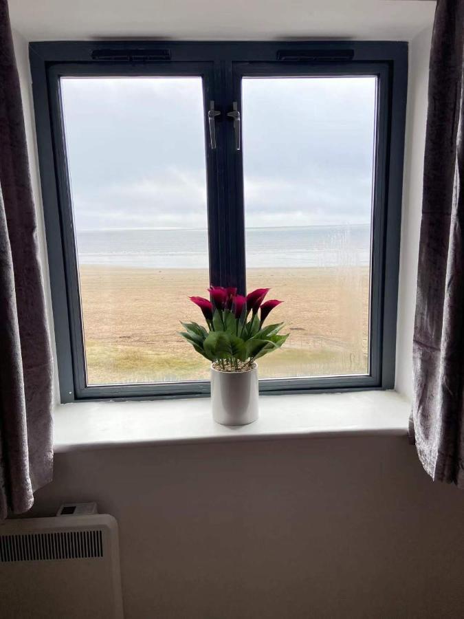 Beach Front Apt With Stunning Sea View Swansea Zewnętrze zdjęcie