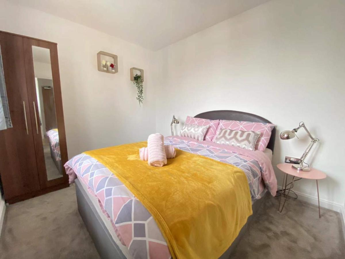 Beach Front Apt With Stunning Sea View Swansea Zewnętrze zdjęcie