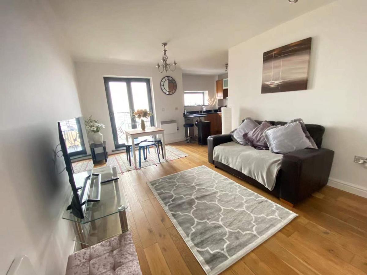 Beach Front Apt With Stunning Sea View Swansea Zewnętrze zdjęcie