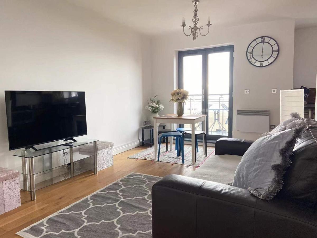 Beach Front Apt With Stunning Sea View Swansea Zewnętrze zdjęcie