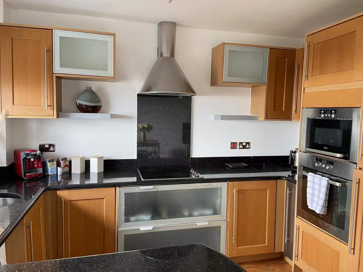 Beach Front Apt With Stunning Sea View Swansea Zewnętrze zdjęcie