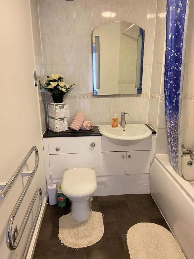 Beach Front Apt With Stunning Sea View Swansea Zewnętrze zdjęcie