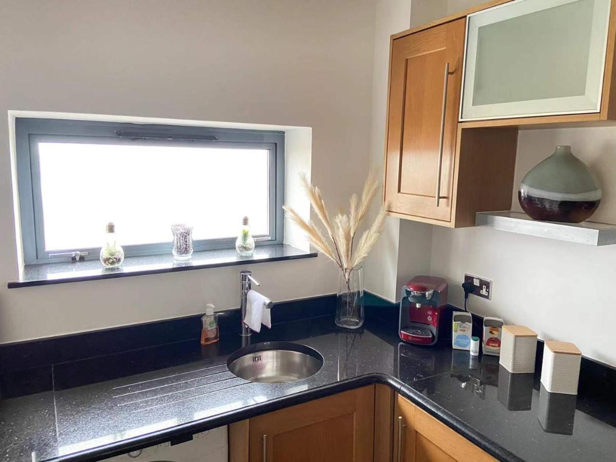 Beach Front Apt With Stunning Sea View Swansea Zewnętrze zdjęcie