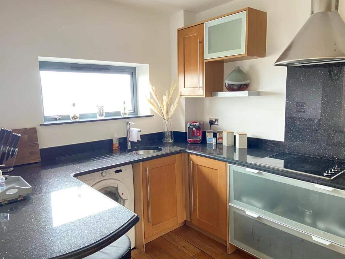 Beach Front Apt With Stunning Sea View Swansea Zewnętrze zdjęcie