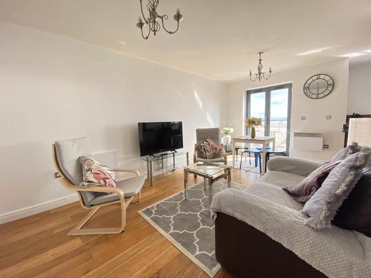 Beach Front Apt With Stunning Sea View Swansea Zewnętrze zdjęcie