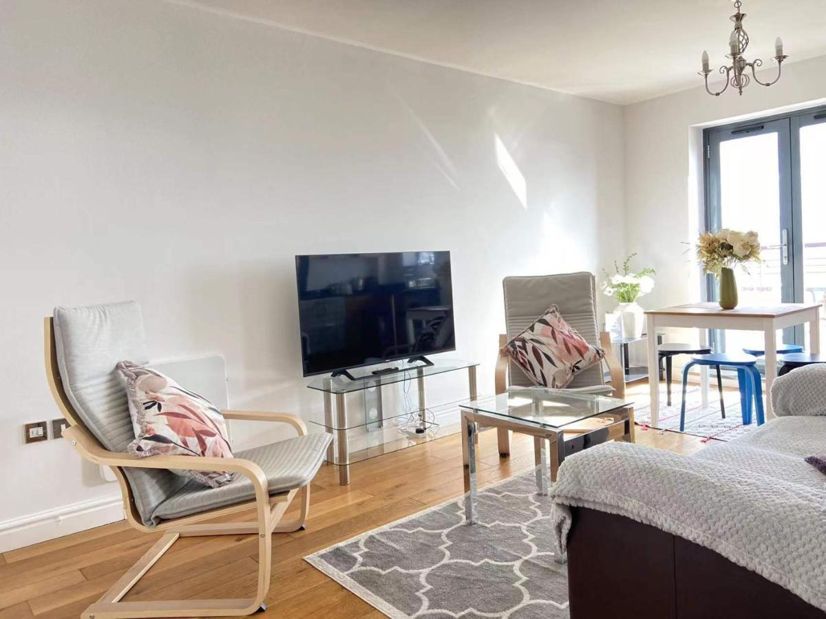 Beach Front Apt With Stunning Sea View Swansea Zewnętrze zdjęcie