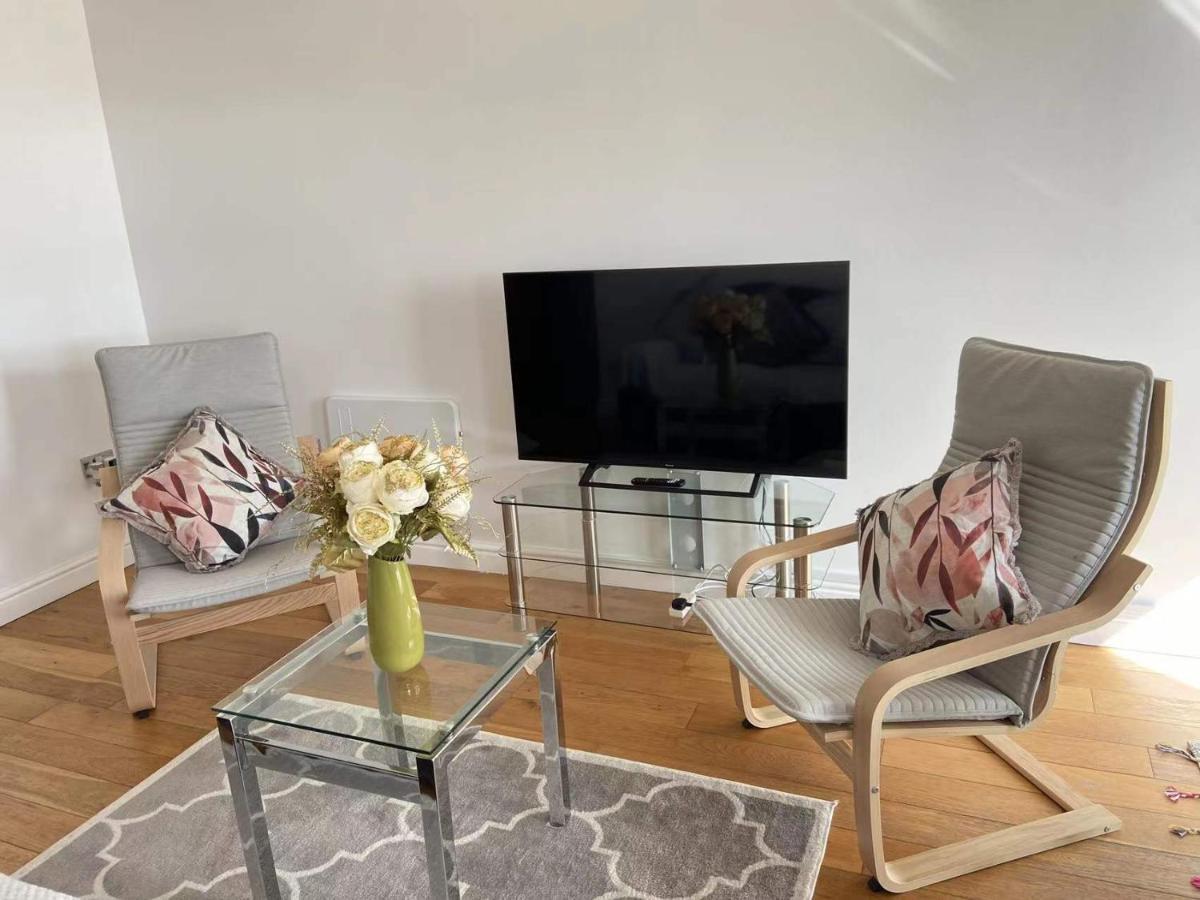 Beach Front Apt With Stunning Sea View Swansea Zewnętrze zdjęcie